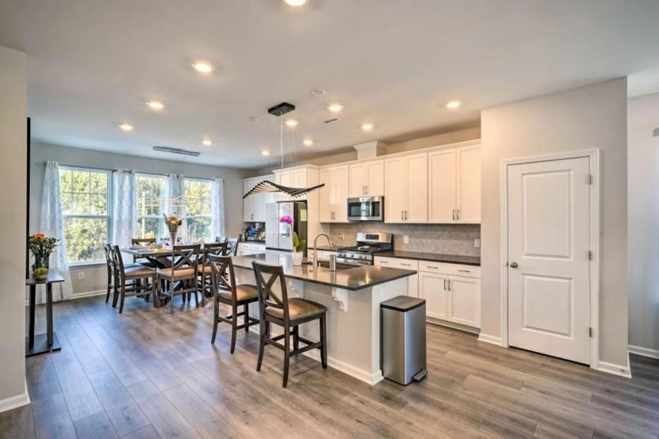 The Villas Buckingham 10 Mins To Rdu Airport Duke Downtown Durham Exterior photo